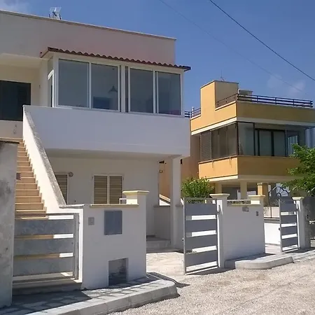 Trilocale Al Primo Piano 4 E 6 Posti Vicino Mare *